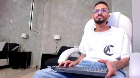 Snapshot of felipe_casttan chatting on 07-20-26, 10:39 Felipe online show from 07-20-26, 10:39