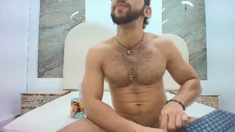 Snapshot of felipe_diamond chatting on 07-25-26, 01:08 PIPE online show from 07-25-26, 01:08