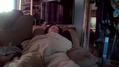 Snapshot of fellatioauto chatting on 01-27-25, 12:12 hungnsexy online show from 01-27-25, 12:12