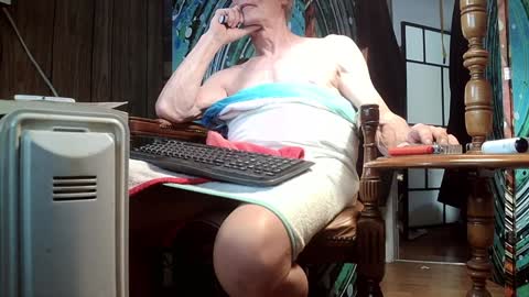 Snapshot of fellatioauto chatting on 02-05-25, 11:06 hungnsexy online show from 02-05-25, 11:06