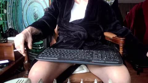 Snapshot of fellatioauto chatting on 02-08-25, 08:21 hungnsexy online show from 02-08-25, 08:21