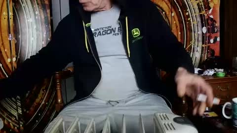 Snapshot of fellatioauto chatting on 02-12-25, 05:37 hungnsexy online show from 02-12-25, 05:37
