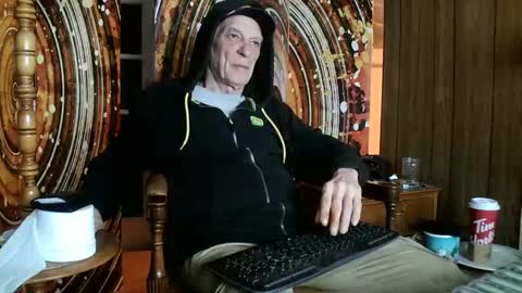 Snapshot of fellatioauto chatting on 02-14-25, 07:59 hungnsexy online show from 02-14-25, 07:59