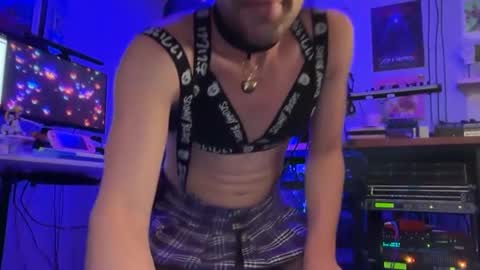 femboyfangs online show from 10-31-25, 03:07