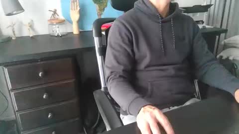 Snapshot of femdomsubby chatting on 11-18-25, 09:41 femdomsubby online show from 11-18-25, 09:41