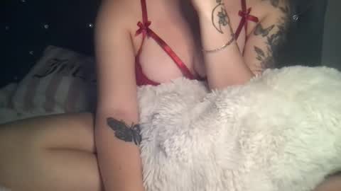 Snapshot of femmefatalebabe chatting on 10-01-25, 01:33     online show from 10-01-25, 01:33