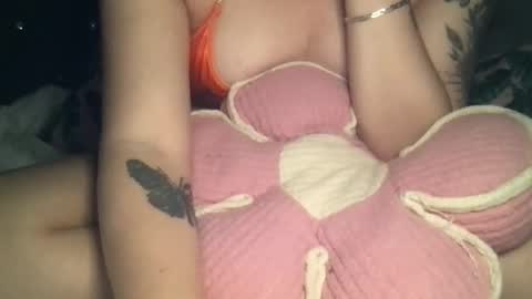 Snapshot of femmefatalebabe chatting on 10-31-25, 05:41     online show from 10-31-25, 05:41