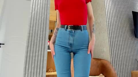 Snapshot of ferdina18 chatting on 01-08-26, 10:50 Leya online show from 01-08-26, 10:50