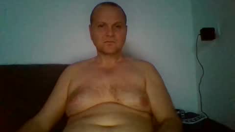 Snapshot of ferkooo111 chatting on 12-18-25, 04:18 Dorotheo online show from 12-18-25, 04:18