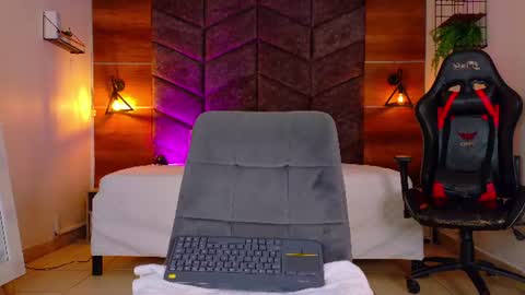 FERNANDA BROWN  online show from 06-26-26, 08:13