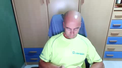 Snapshot of fernandez83 chatting on 06-08-26, 07:14 fernandez83 online show from 06-08-26, 07:14