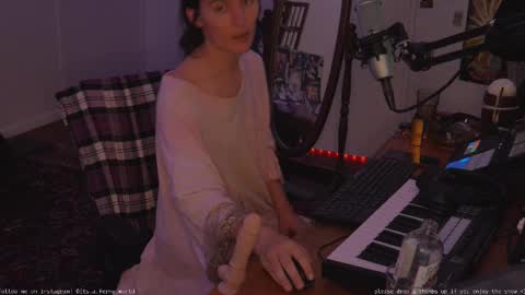 Snapshot of fernydew chatting on 02-18-25, 11:55 Fern next stream 430pm Monday PST online show from 02-18-25, 11:55