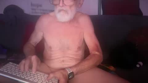 Snapshot of ff_pig chatting on 11-01-25, 09:11 ff_pig online show from 11-01-25, 09:11