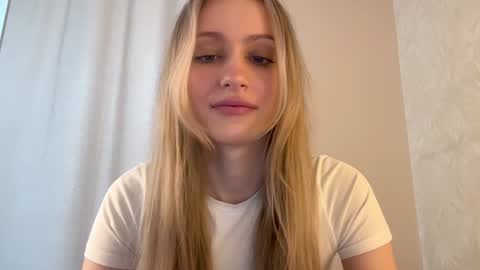 Snapshot of fflloowweerr chatting on 12-20-24, 06:50 Lisa online show from 12-20-24, 06:50