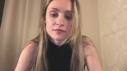 Snapshot of fflloowweerr chatting on 01-21-25, 03:10 Lisa online show from 01-21-25, 03:10