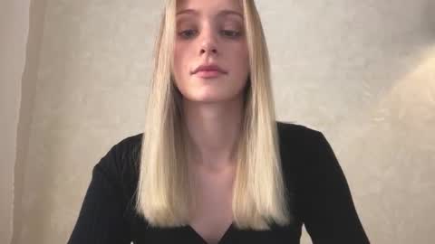 Snapshot of fflloowweerr chatting on 11-29-25, 06:38 Lisa online show from 11-29-25, 06:38