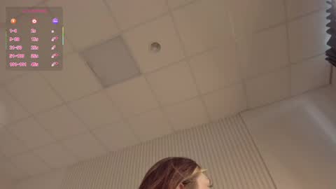 Snapshot of fieryfeline chatting on 05-18-26, 04:07 Filla online show from 05-18-26, 04:07