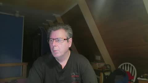 Snapshot of finderfiner chatting on 12-22-25, 09:17 finderfiner online show from 12-22-25, 09:17