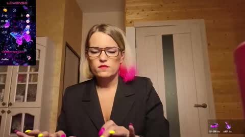 Lady online show from 10-17-25, 01:09