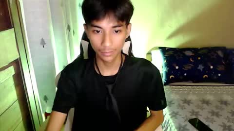 fineboii_rey18 online show from 09-11-25, 03:28