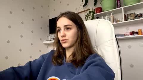 Snapshot of fionapiccard chatting on 11-21-25, 12:15 Keite wanna play Meow online show from 11-21-25, 12:15