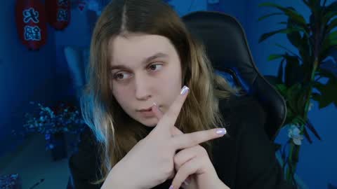 Snapshot of fioramarmoris chatting on 12-27-24, 02:33 fiora online show from 12-27-24, 02:33