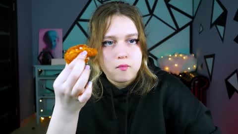 Snapshot of fioramarmoris chatting on 12-28-24, 12:03 fiora online show from 12-28-24, 12:03