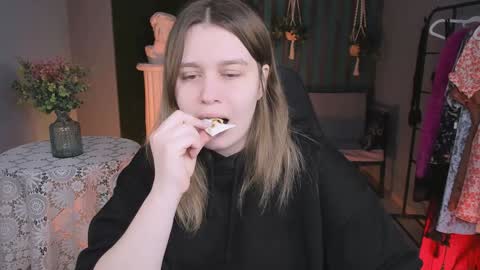 Snapshot of fioramarmoris chatting on 01-12-25, 05:03 fiora online show from 01-12-25, 05:03