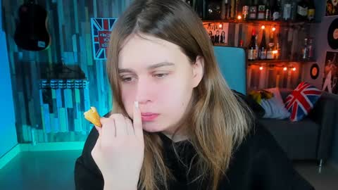 Snapshot of fioramarmoris chatting on 01-18-25, 06:03 fiora online show from 01-18-25, 06:03