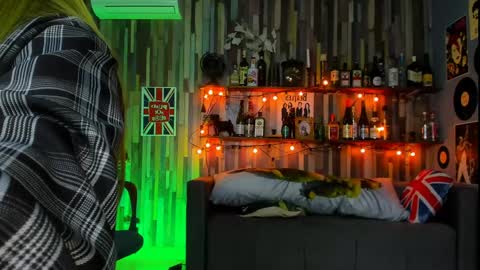 Snapshot of fioramarmoris chatting on 01-18-25, 12:15 fiora online show from 01-18-25, 12:15