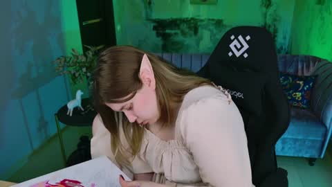 Snapshot of fioramarmoris chatting on 02-06-25, 06:02 fiora online show from 02-06-25, 06:02