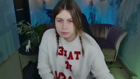 Snapshot of fioramarmoris chatting on 02-09-25, 02:18 fiora online show from 02-09-25, 02:18