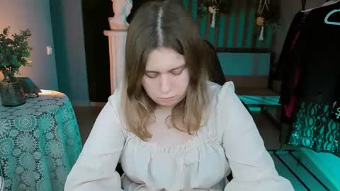 Snapshot of fioramarmoris chatting on 02-28-25, 12:42 fiora online show from 02-28-25, 12:42