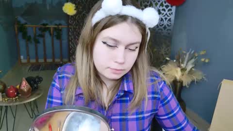 Snapshot of fioramarmoris chatting on 03-09-25, 08:18 fiora online show from 03-09-25, 08:18