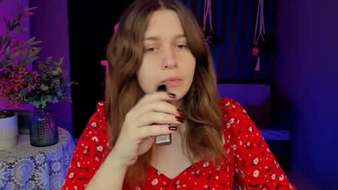 Snapshot of fioramarmoris chatting on 09-19-25, 05:20 fiora online show from 09-19-25, 05:20