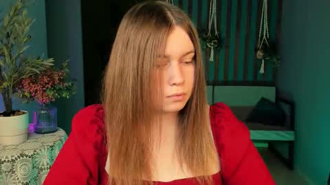 Snapshot of fioramarmoris chatting on 09-26-25, 07:01 fiora online show from 09-26-25, 07:01