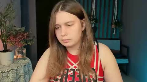 Snapshot of fioramarmoris chatting on 09-30-25, 01:27 fiora online show from 09-30-25, 01:27