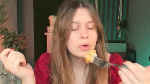 Snapshot of fioramarmoris chatting on 10-06-25, 06:22 fiora online show from 10-06-25, 06:22