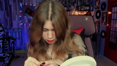 Snapshot of fioramarmoris chatting on 10-30-25, 01:01 fiora online show from 10-30-25, 01:01