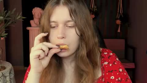 Snapshot of fioramarmoris chatting on 11-04-25, 05:28 fiora online show from 11-04-25, 05:28