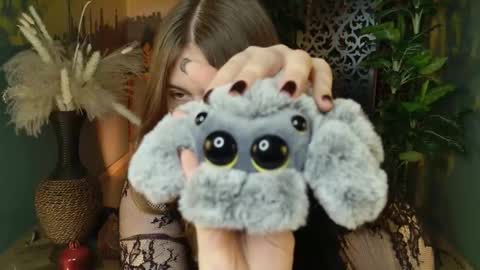 Snapshot of fioramarmoris chatting on 11-21-25, 06:12 fiora online show from 11-21-25, 06:12