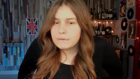 Snapshot of fioramarmoris chatting on 11-28-25, 01:25 fiora online show from 11-28-25, 01:25