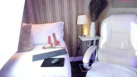 Fiorela online show from 02-15-26, 04:09