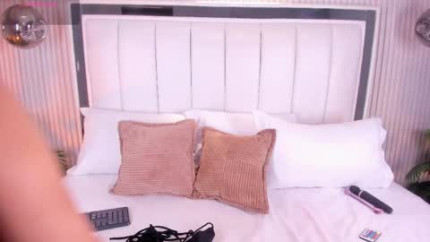 Fiorela online show from 04-19-26, 04:12