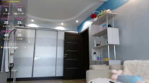 ArinaimasCute online show from 05-18-26, 09:59