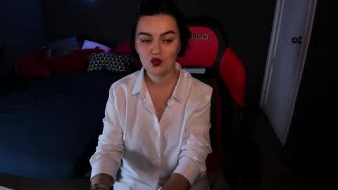 Snapshot of fisher_sofia chatting on 12-18-25, 07:47 SOFIA online show from 12-18-25, 07:47