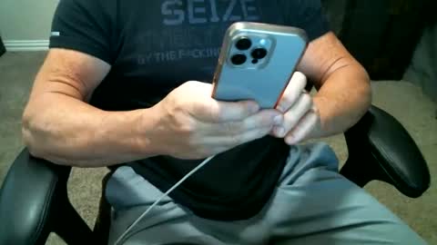 fitguy40 online show from 11-28-25, 07:16