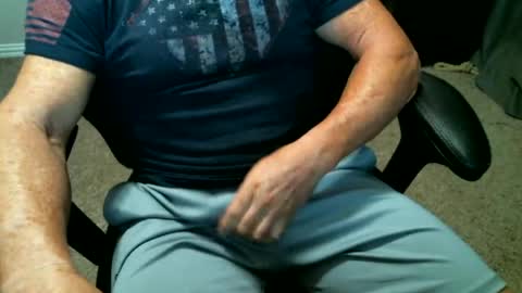 Snapshot of fitguy40 chatting on 06-17-26, 03:31 fitguy40 online show from 06-17-26, 03:31