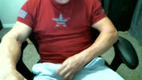 Snapshot of fitguy40 chatting on 06-17-26, 09:16 fitguy40 online show from 06-17-26, 09:16
