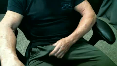 Snapshot of fitguy40 chatting on 06-26-26, 10:25 fitguy40 online show from 06-26-26, 10:25